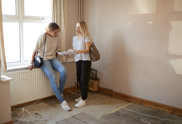 Moving home with a friend pros and cons